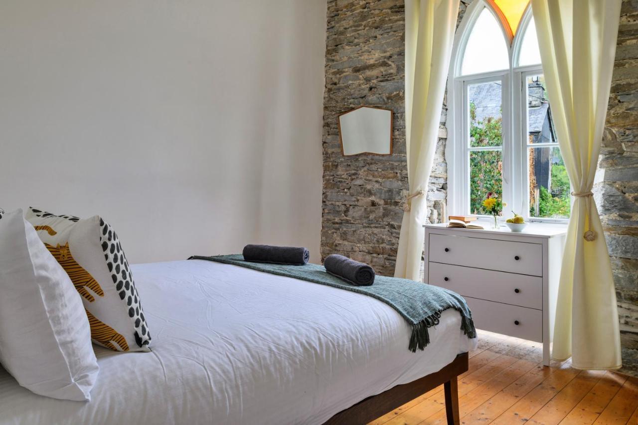 Finest Retreats - Luxury Converted Chapel With Hot Tub & Games Room Dinas Mawddwy Exteriör bild