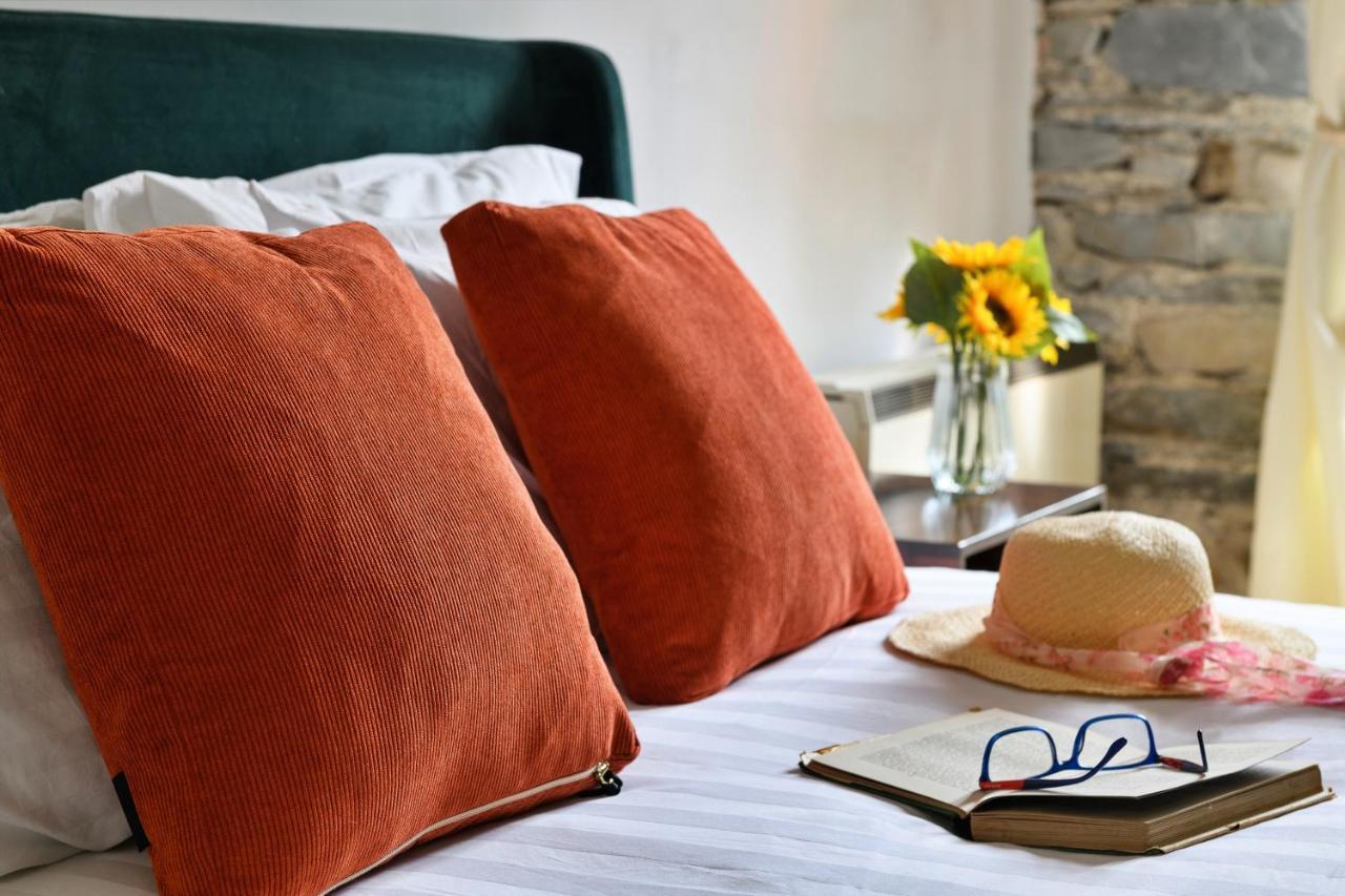 Finest Retreats - Luxury Converted Chapel With Hot Tub & Games Room Dinas Mawddwy Exteriör bild