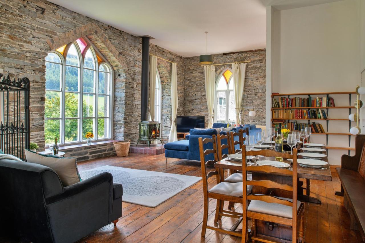 Finest Retreats - Luxury Converted Chapel With Hot Tub & Games Room Dinas Mawddwy Exteriör bild