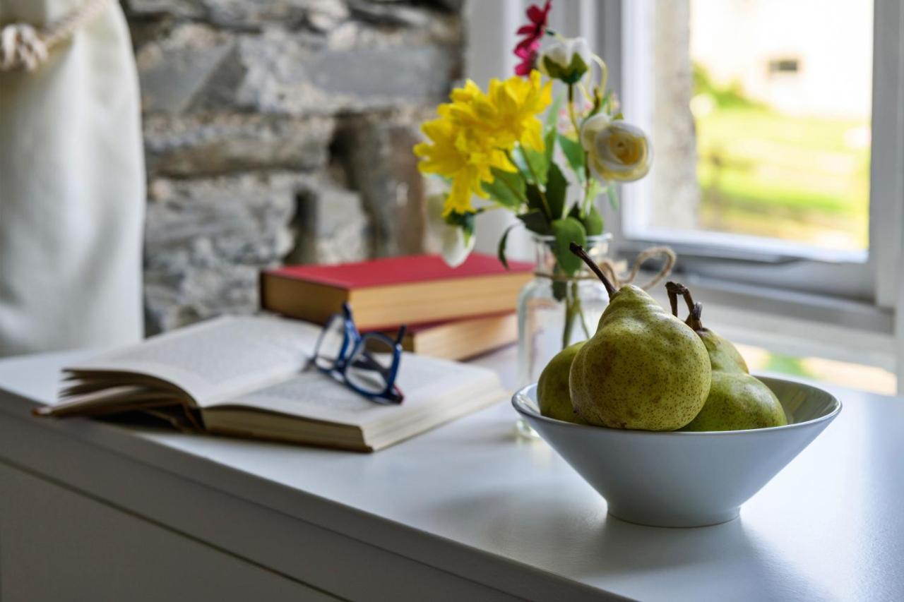 Finest Retreats - Luxury Converted Chapel With Hot Tub & Games Room Dinas Mawddwy Exteriör bild